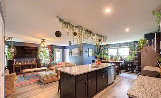 Foto del edificio - Now available!