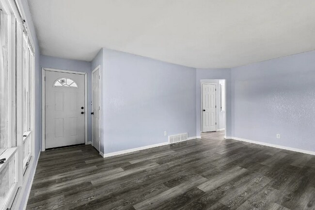 Foto del edificio - 8632 Broadway Dr