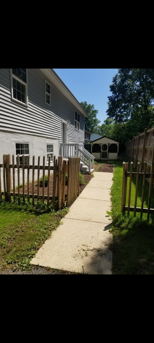 Building Photo - 1117 Wildwood Ln