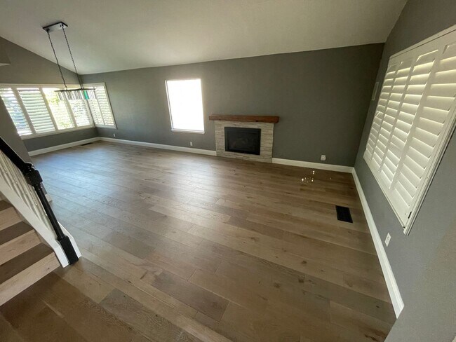 Foto del edificio - $6,950 Canyon Lakes Luxury 4BR – Designer Upgrades, Wine Bar & Best Views in San Ramon