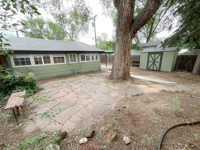 Building Photo - 1 Bedroom Home Available Near W Pikes Peak...