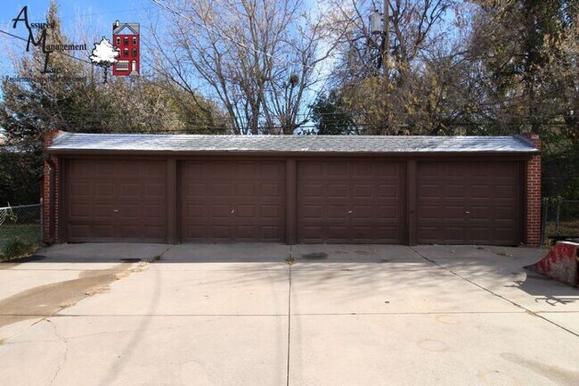 Building Photo - 2 bedroom, unfinished basement duplex!