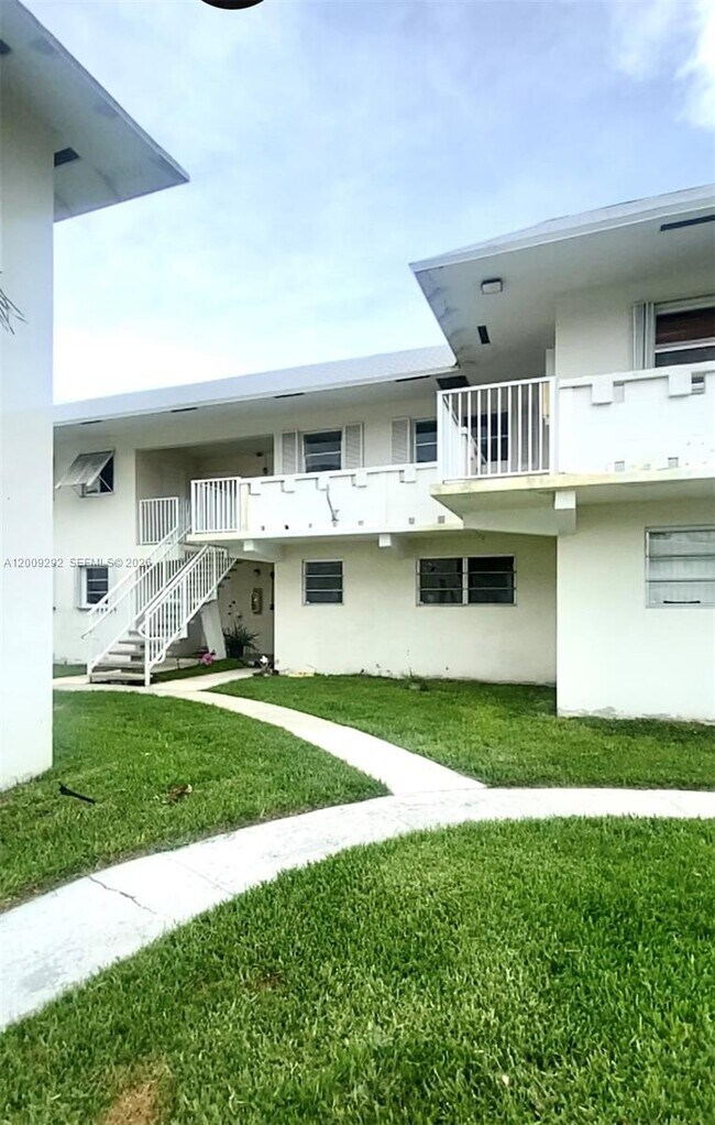 Foto del edificio - 7324 SW 82nd St
