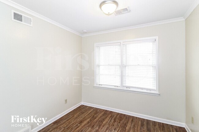 Building Photo - 4976 Flamingo Rd