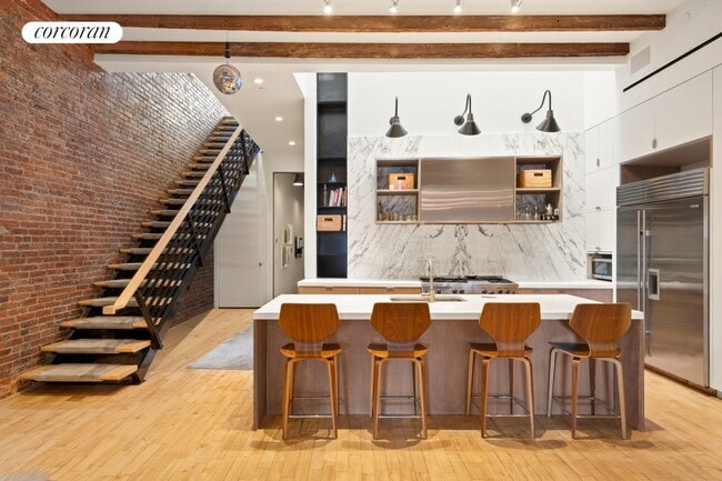 Building Photo - 363 Greenwich St