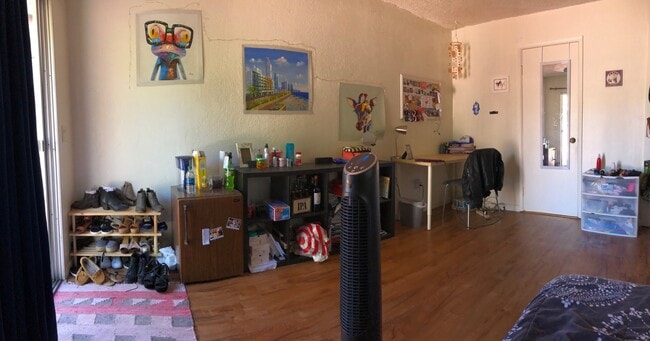 Building Photo - Rarely Available Private 5 Bed 3 Bath House w/ 2 Masters