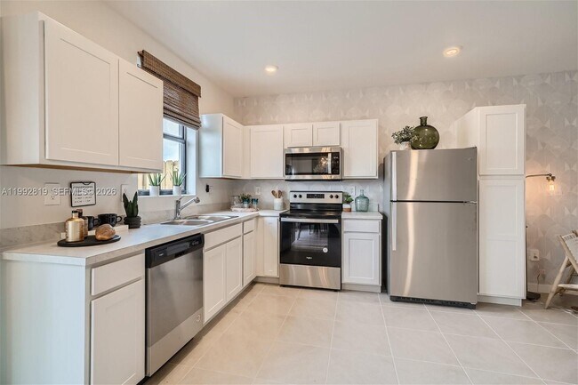 Foto del edificio - 359 NE 16th St