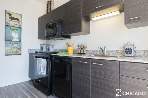 Foto del edificio - 805 N LaSalle Dr