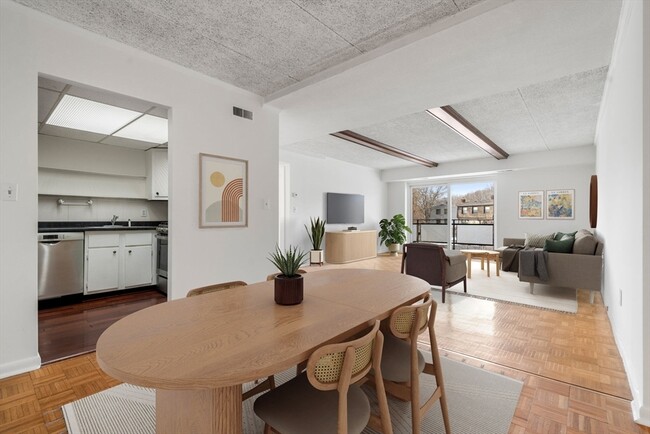 Building Photo - 57 Broadlawn Park