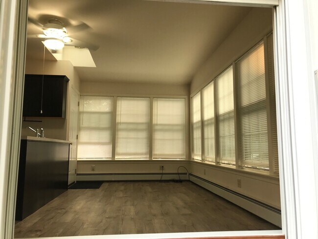 Foto del edificio - 2028 Store Rd