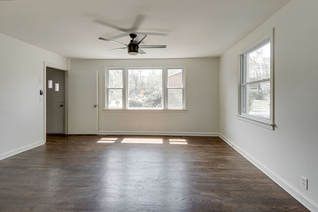 Foto del edificio - Cute House, Quiet Street in the Heart of S...