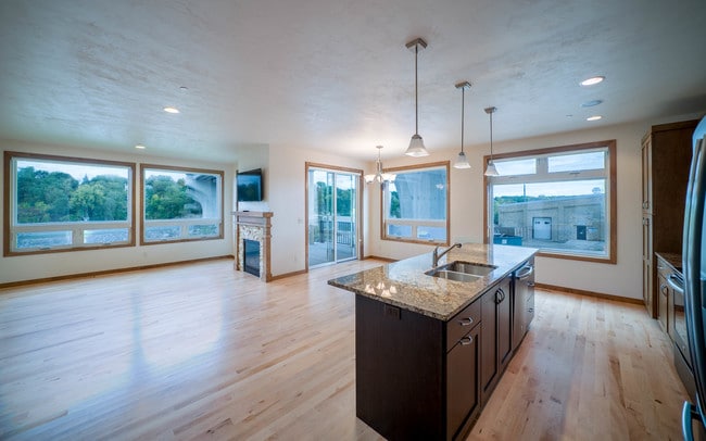 Building Photo - 1141 E Banta Ct