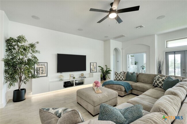 Foto del edificio - 2701 Rabbit Creek Dr