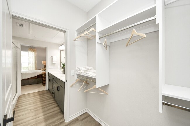 Building Photo - 3003 Memorial Ct