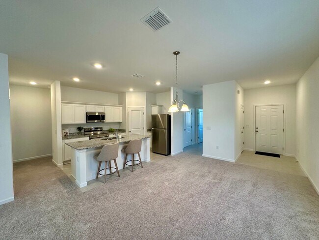 Building Photo - Modern Energy-Smart Living in Lake Wales!