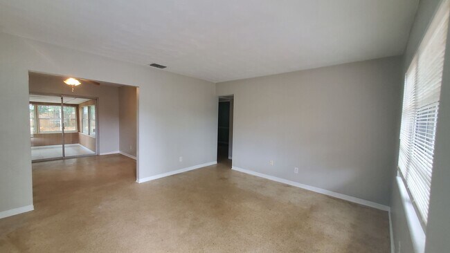 Building Photo - 3211 29th St N St. Petersburg, FL 33713 MO...
