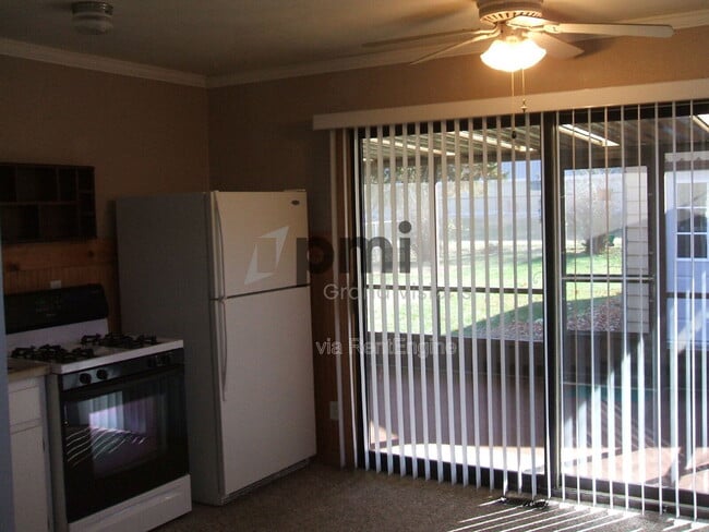 Building Photo - 2913 E Cardinal Dr