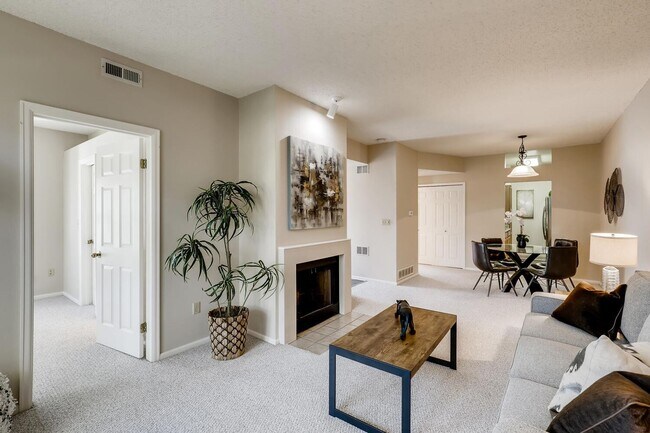 Building Photo - Cozy 2BED/2BATH Condo AVAILABLE October 1!