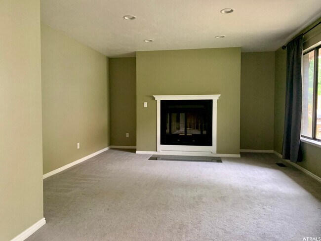 Building Photo - 1708 East Blackhawk Drive