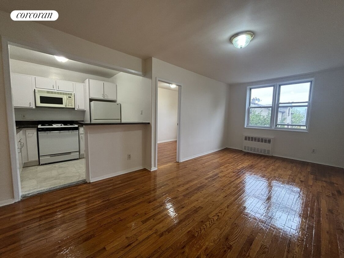 Building Photo - 42-25 65th Pl