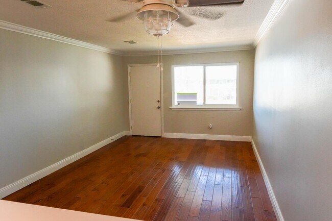 Foto del edificio - 726 Eglin Pkwy NE