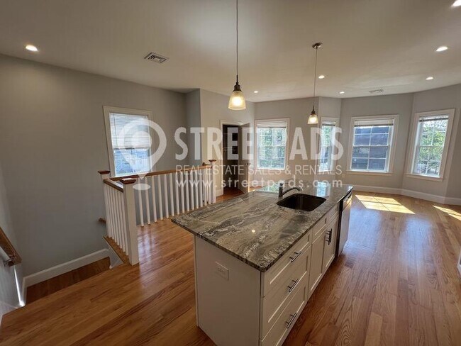 Foto del edificio - 4 bedroom in Boston MA 02134