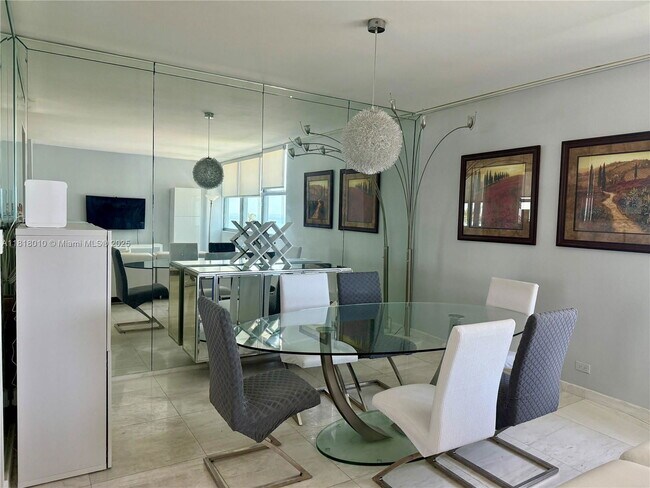 Building Photo - 5055 Collins Ave