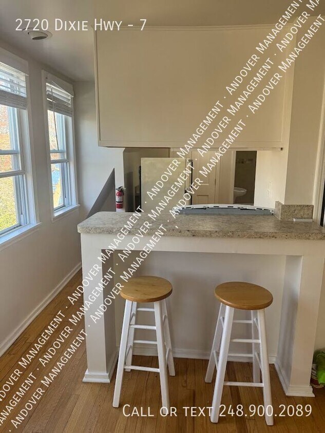 Primary Photo - Silver Lake Apartments - Efficient Unit