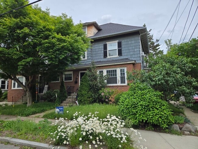 Building Photo - 183 Elmgrove Ave