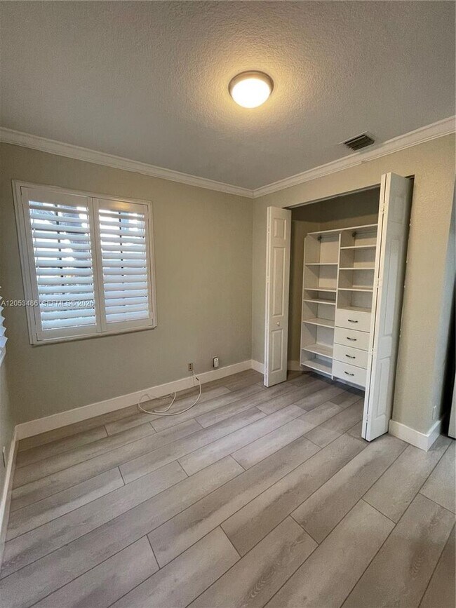 Building Photo - 2727 Center Ct Dr