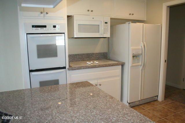 Foto del edificio - 77 Fallbrook Ave