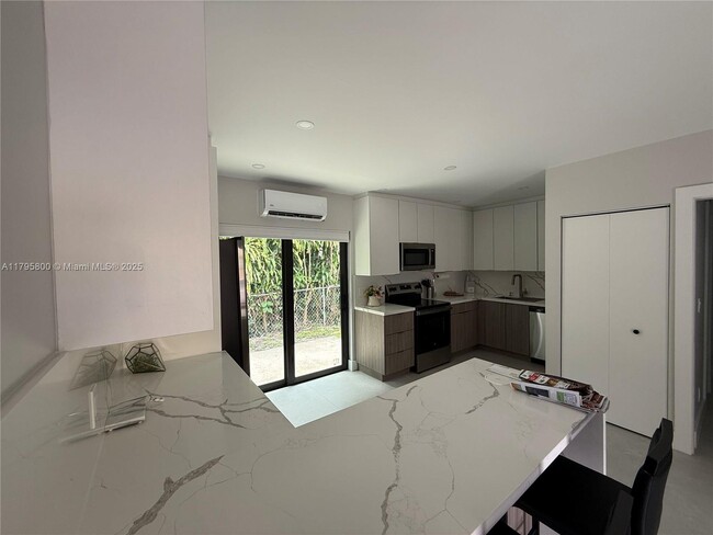 Foto del edificio - 1050 NE 9th Ave