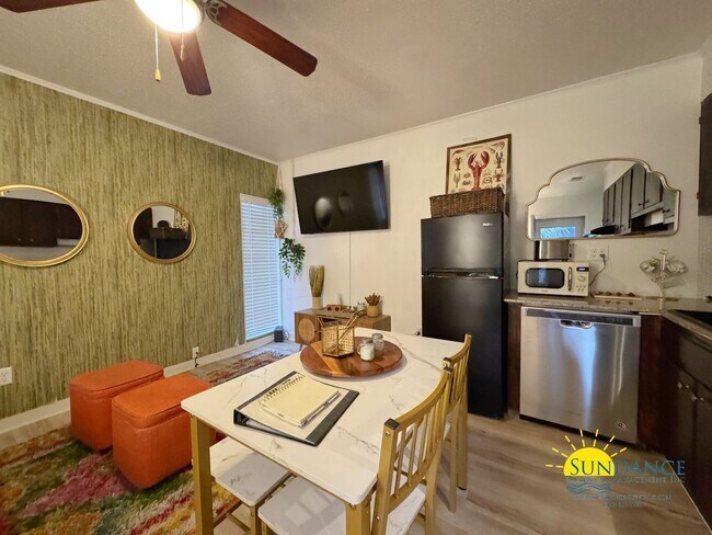 Foto del edificio - Charming 1-Bed, 1-Bath (Furnished Optional...