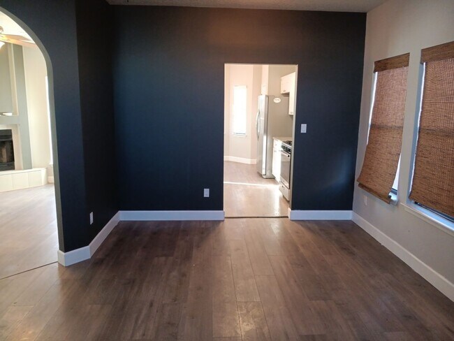 Building Photo - 3 Bedroom, 2 Bathroom Home! Schedule a Showing Today!