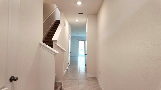 Foto del edificio - 1241 Yellow Finch Dr