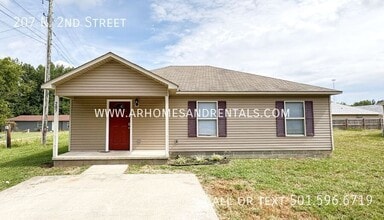 Building Photo - 207 N 2nd St