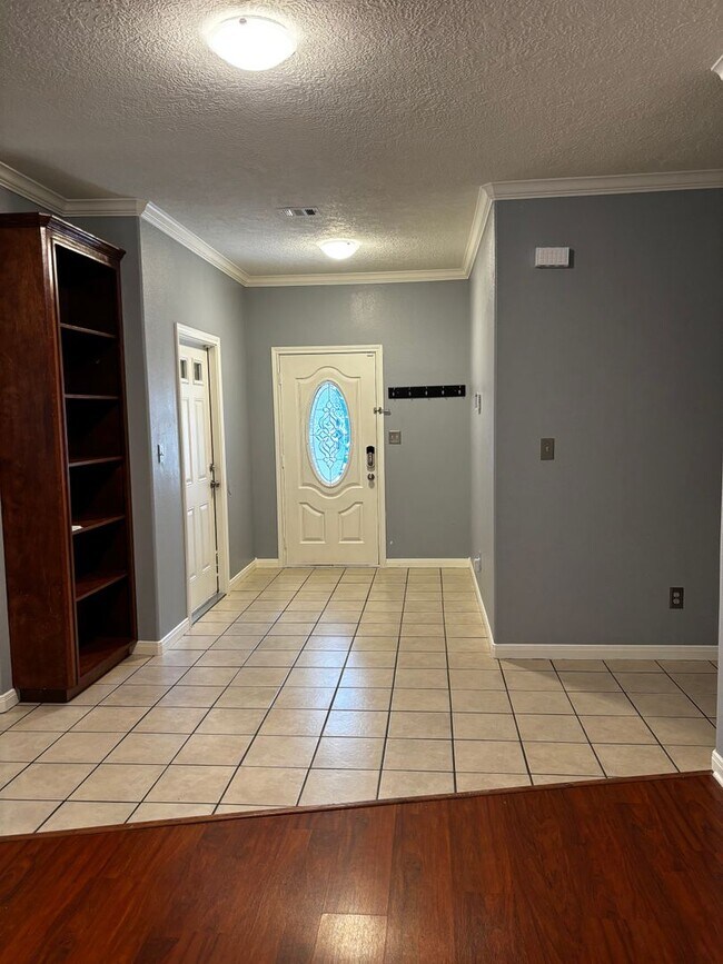 Foto del edificio - Beautiful 3 bedroom in Forest Hills