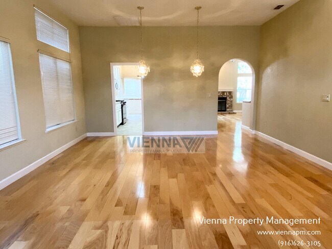 Building Photo - 3615 Amethyst Dr