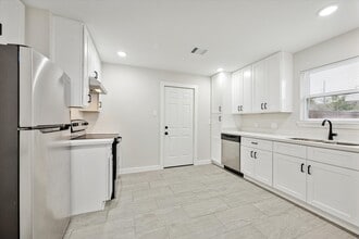 Building Photo - 6731 London St