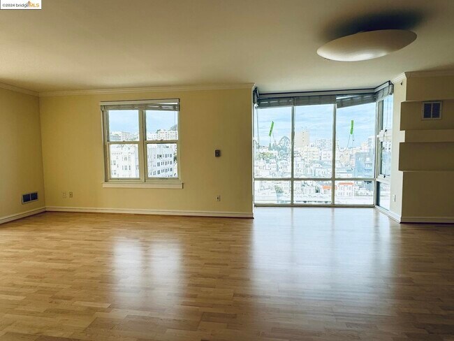 Building Photo - 1483 Sutter St