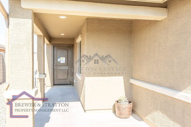 Building Photo - 4020 N Ghost Holw Ave