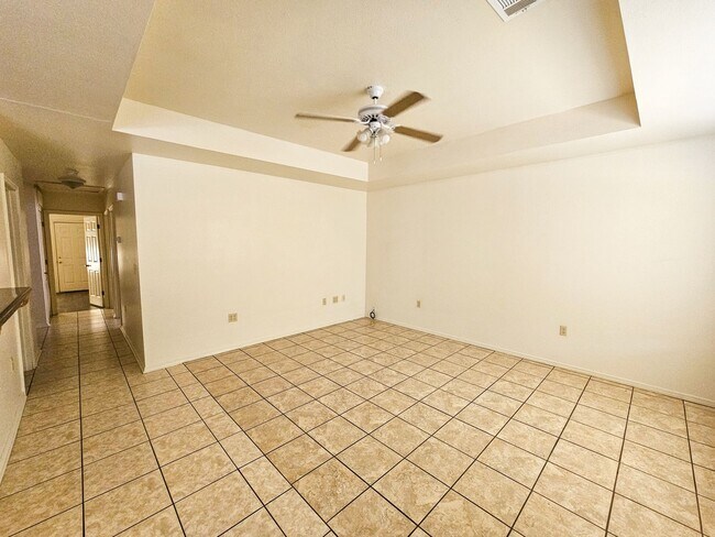 Building Photo - Cute 3 Bed/2 Bath Duplex on South Side of ...