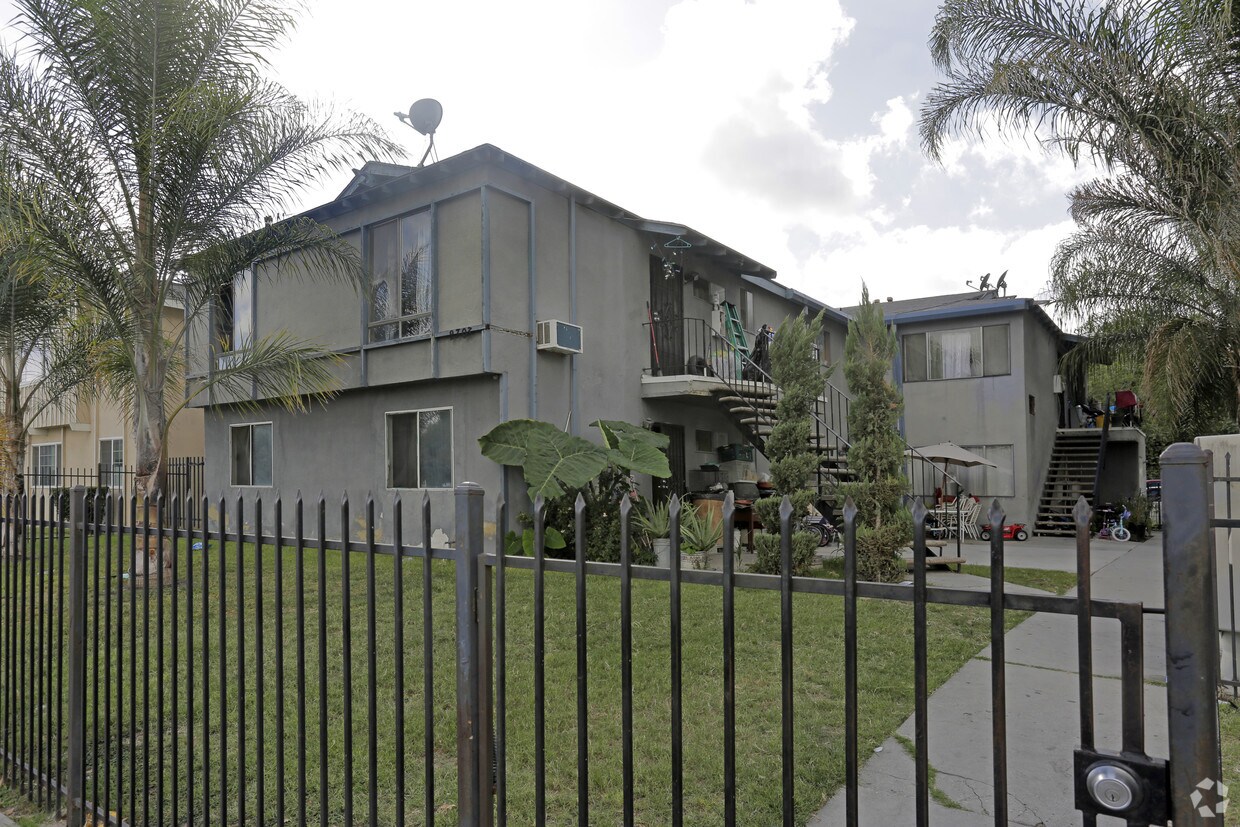 Primary Photo - 2303 Angela St