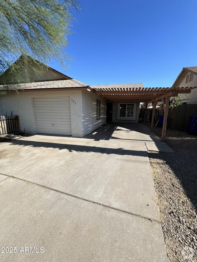 Building Photo - 943 W Emelita Cir