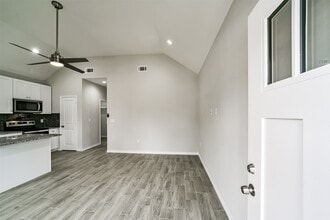 Building Photo - 16613 E Lynbrook