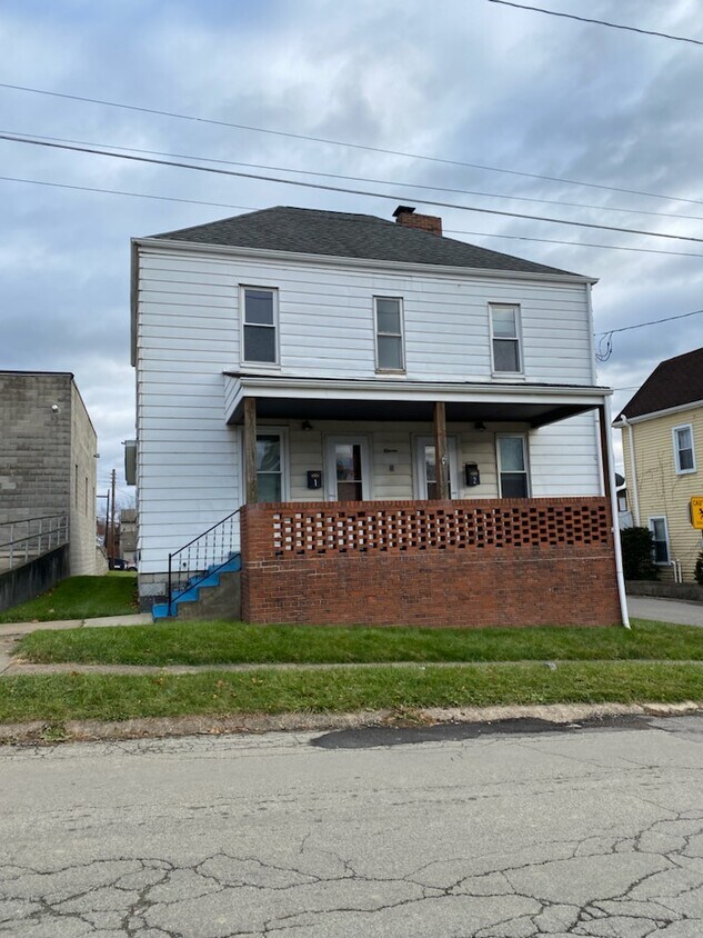 11 W Grant St Unit 2, Houston, PA 15342 Apartments in Houston, PA