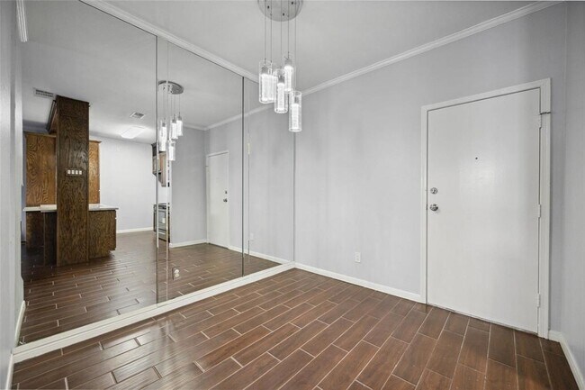 Building Photo - 9850 Pagewood Ln