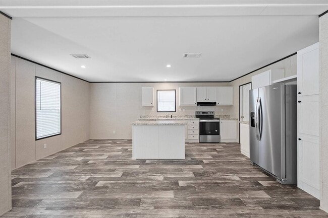 Building Photo - 305 W Buell Dr