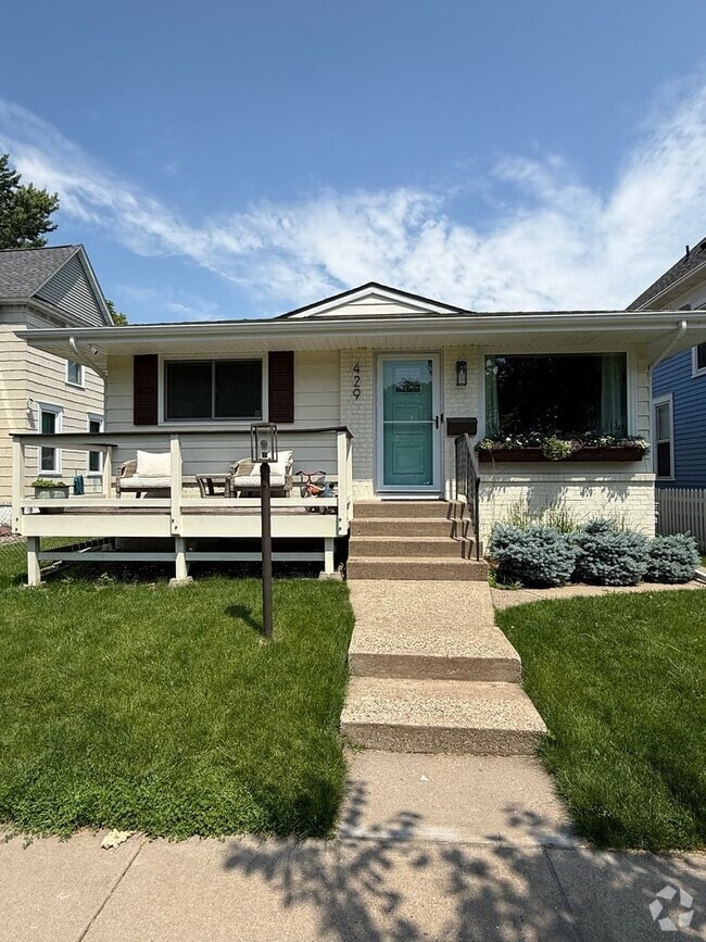 Building Photo - 429 Goodrich Ave