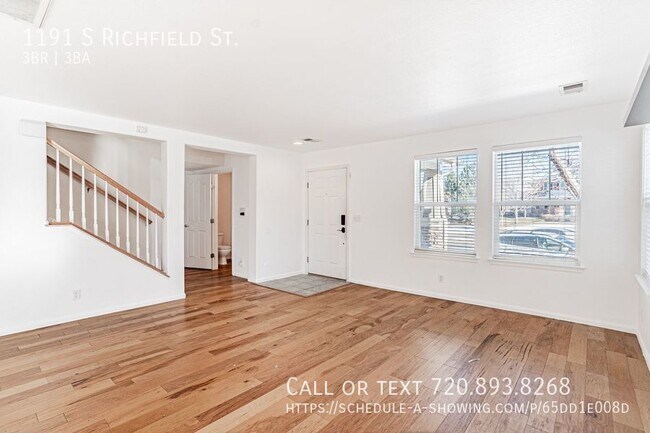 Building Photo - Modern Elegance and Comfort Unite: Charmin...